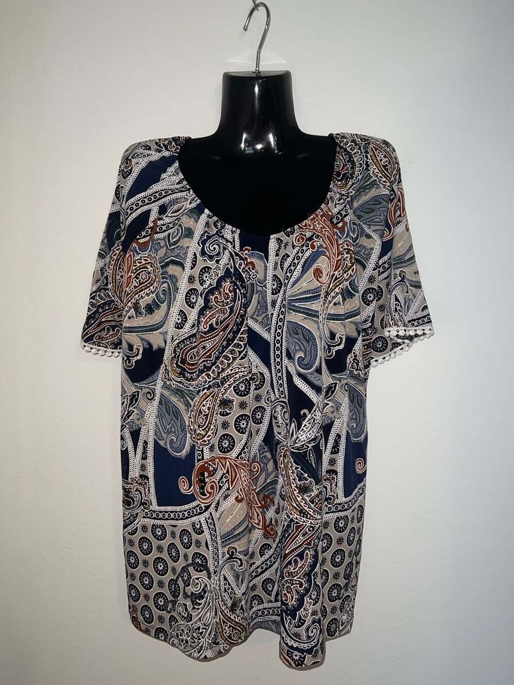 SJS Plus Size 1X Blue Paisley Print Short Sleeve Top with Crochet Trim